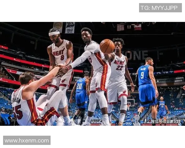 圣诞大战精彩上演鹈鹕与热火激烈对决引发球迷热议