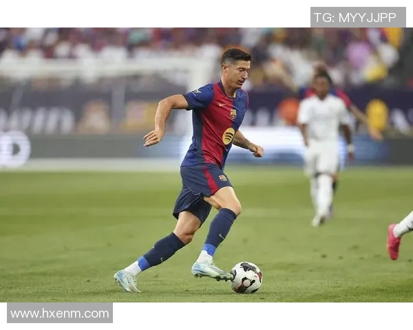 莱万状态火热欧冠赛场再添佳绩射手榜领跑势头强劲