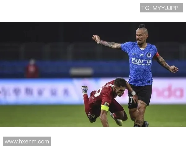 广州富力与上港激战正酣谁能在这场对决中笑到最后