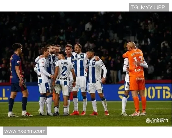 里昂主场迎战巴塞罗那首回合较量精彩纷呈期待双方激烈对决